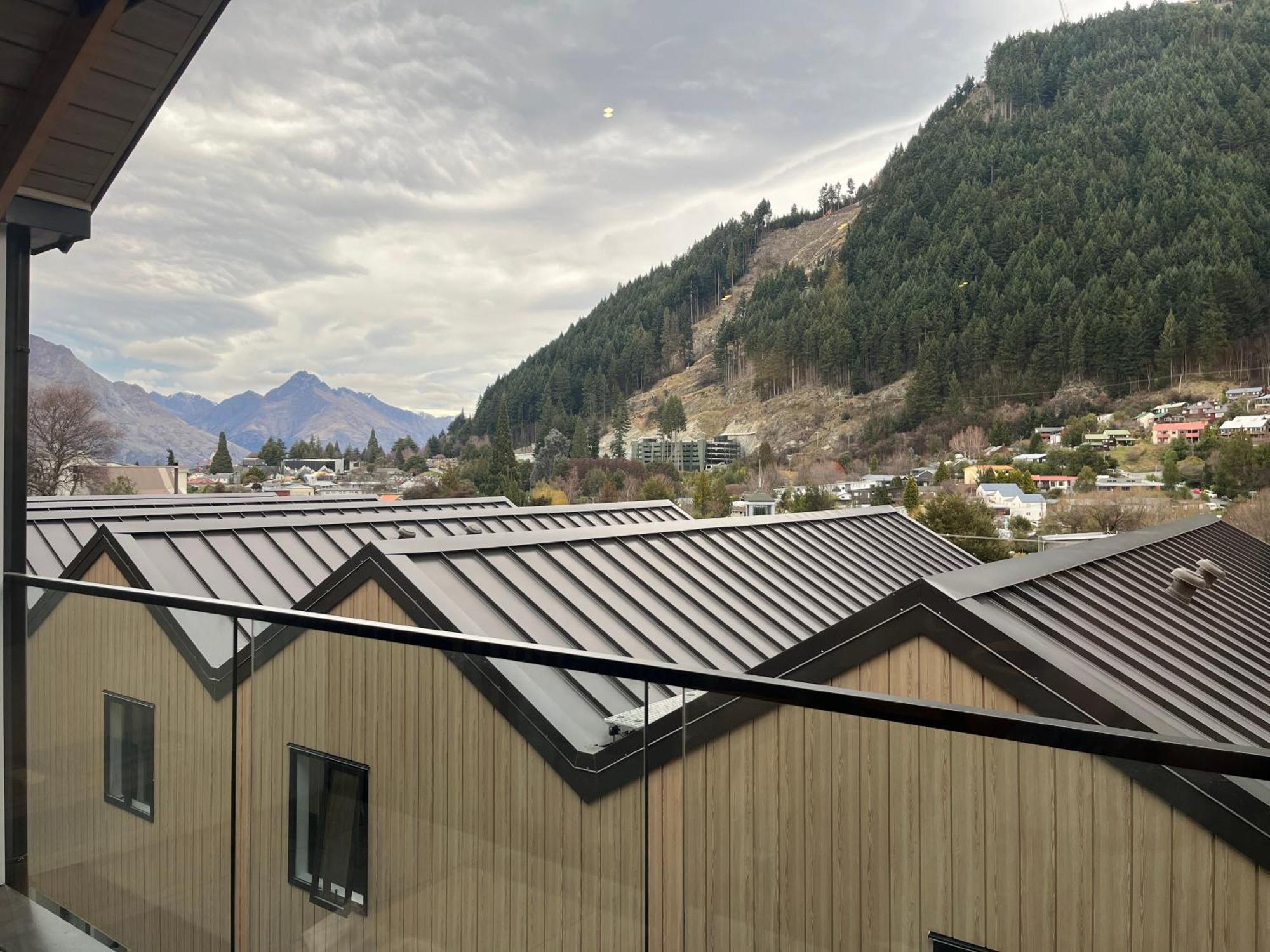 Queenstown Central - Walk To Town - Free Parking - Wifi And Smart Tv - Gym Esterno foto